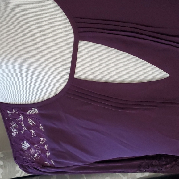 Express Keyhole Dress with Lace Details - Picture 6 of 7